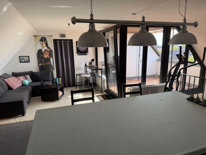 Maisonette di 5,5 locali con ampio soppalco, terrazza sul tetto e vista panoramica su Wülfrath - senza commissioni – Empore Blick auf Terrasse