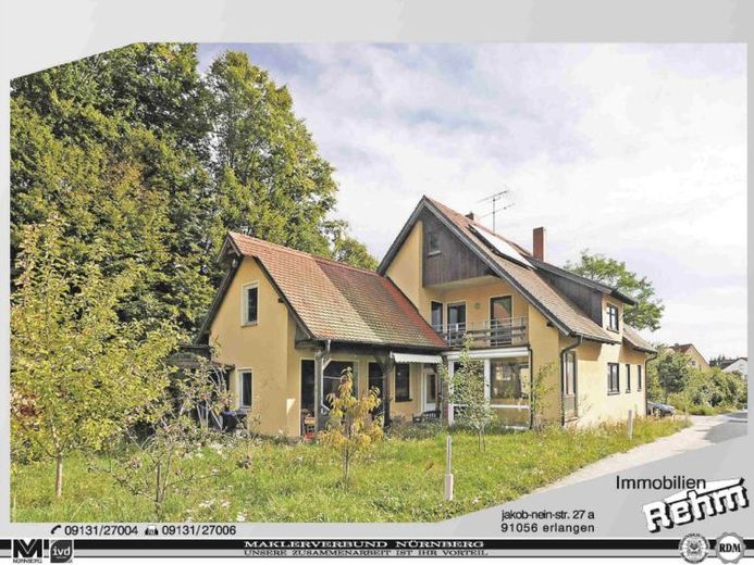 2 Familien-Haus mit Nebengebäude – Photo 1