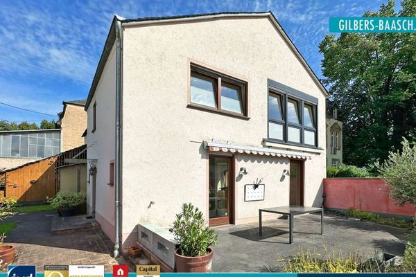 Großes Einfamilienhaus in Wiltingen mit Carport und Garten sowie vielfältigen Nutzungsmöglichkeiten