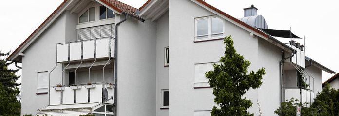 Helle 2-Zimmer-Dachgeschosswohnung mit Loggia – in gepflegtem Mehrfamilienhaus – Ansicht West