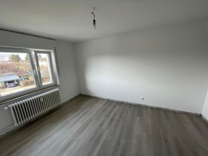 Freundliche 4- Zimmer ETW mit Balkon in Stetten am kalten Markt – Bild 3