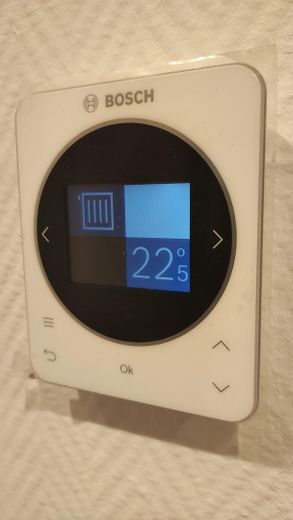 (provisions- u. bezugsfrei) Traumhafte, renovierte 4 Zimmer-Wohnung mit großer Dachterrasse – Moderne Gasthermensteuerung
