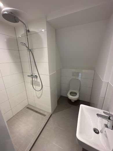 Kernsanierte 8-Zimmer Wohnung - Blick über Pforzheim – Bad 2