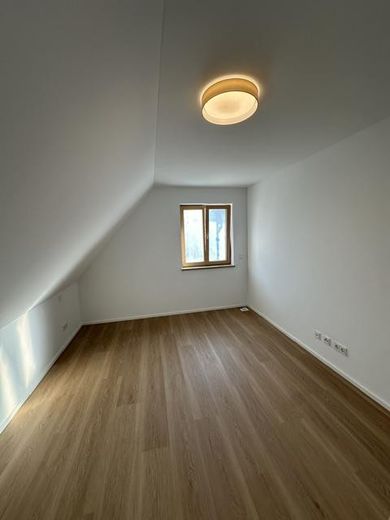 Neubau - Erstbezug - Maisonette - 3 ZW inkl. EBK, Stellplatz, Keller, ca. 66m² Wfl. – SZ 2
