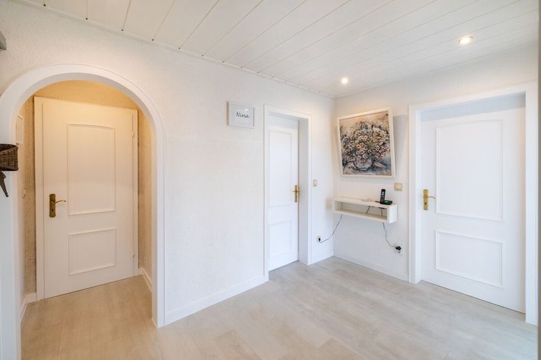 Helles, modernes Einfamiienhaus mit Terrasse - Balkon + Garten in Hümmerich - Preisreduzierung! – Diele