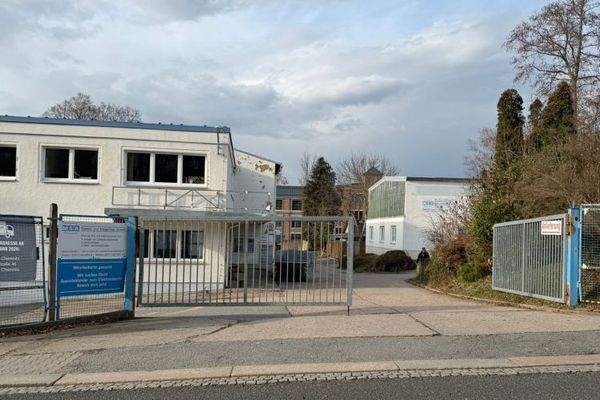 Terreno commerciale di 5.090 m² con 2 capannoni e uffici amministrativi – collegamenti ottimali a Chemnitz