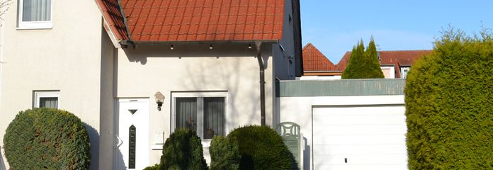 Frontansicht mit Garage