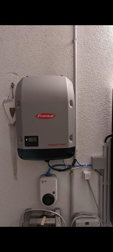 Ruhiges Wohnen in begehrter Lage mit viel Platz im ausgebauten Nebengebäude – Wechselrichter PV-Anlage
