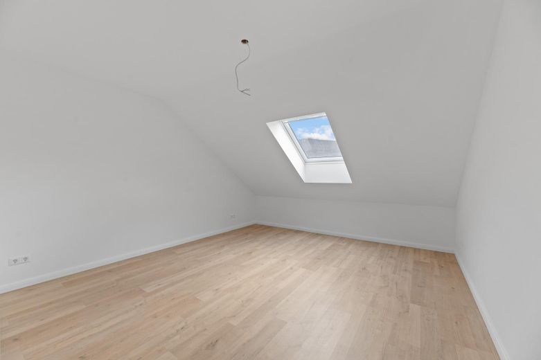 Freundliche 3-Zimmer-Dachgeschosswohnung – Schlafzimmer