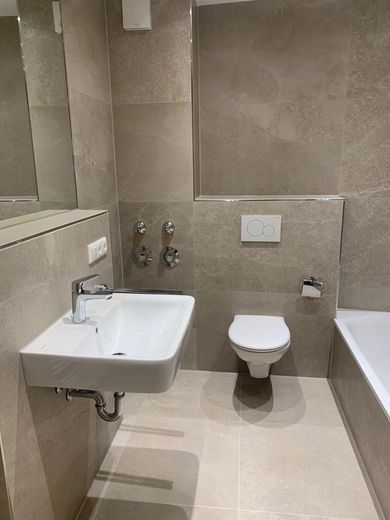 Appartamento con 3 locali, bella cucina componibile e ampio balcone in affitto! – Badezimmer