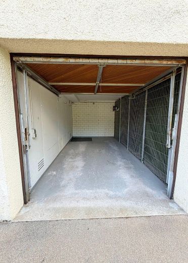 Schöne 3-Zimmer-Wohnung in ruhiger Top Lage inkl. Garage – Garage