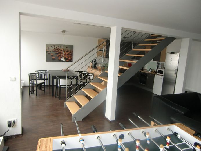 Erwachsenen-Wohngemeinschaft in Penthouse mit  Dachterrasse – Wohnzimmer F