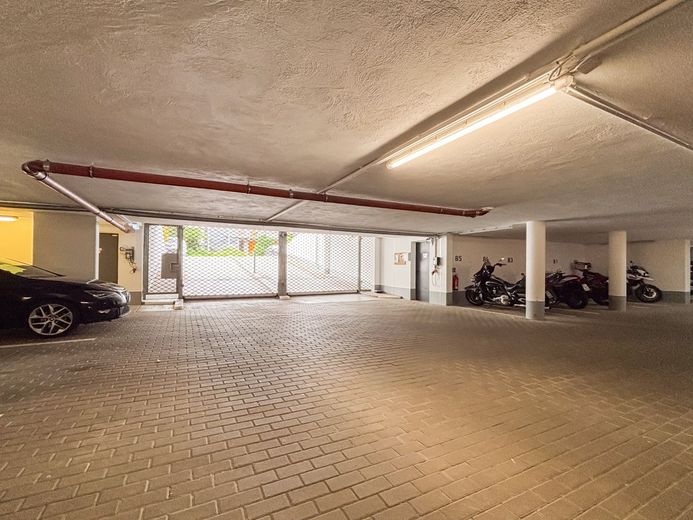 Modernes Wohnen im Europaviertel: Gepflegte 2-Zimmer-Wohnung (Bj. 2003) mit Balkon &amp; TG Stellplatz – Tiefgarage