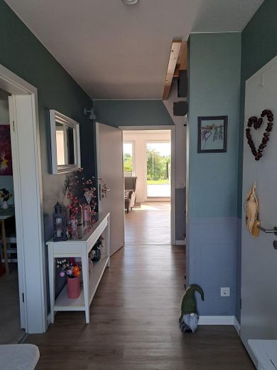 Banliyöde satılık, aile dostu sıra ev – Fotoğraf 3