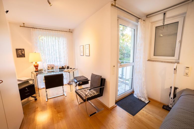 Od osoby prywatnej: Eleganckie mieszkanie 3,5-pokojowe przy parku zdrojowym – winda bezpośrednio do mieszkania – SZ 2 Bild 1