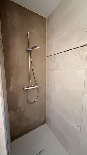 Neubau-DHH in Magdeburg-Diesdorf / familienfreundlicher Garten / Photovoltaik / 2 Stellplätze – Dusche im Bad oben