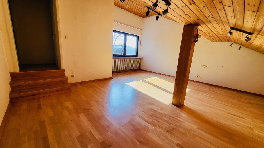 Großzügiges 1-2 Familienhaus in Traumlage – Kinderzimmer  OG