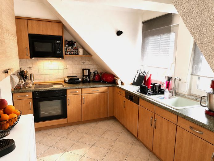 Charmante Dachgeschosswohnung in Fürth-Stadeln – Attraktive Kapitalanlage o. Eigennutzung – Küche