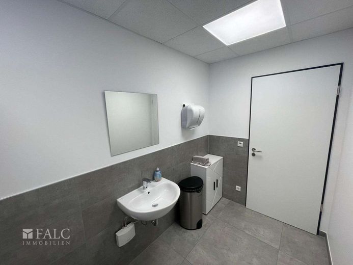 Moderne &amp; repräsentative Büroflächen am Piepersberg. – Badezimmer