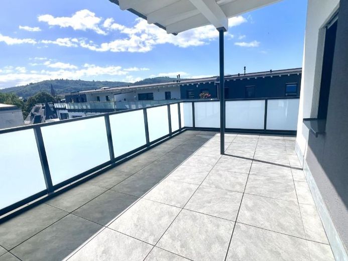 Über den Dächern der Stadt - Moderne 2 Zimmer NB Wohnung mit EBK, Dachterrasse und TG – फोटो 1