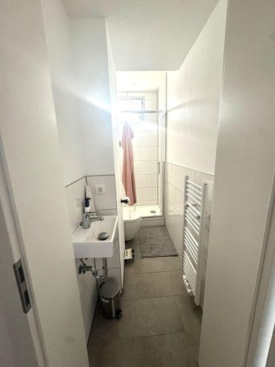 4er WG sucht Dich- 1- Zimmer in Wohngemeinschaft frei - zentrale Lage mit zwei Bädern – Badezimmer 2