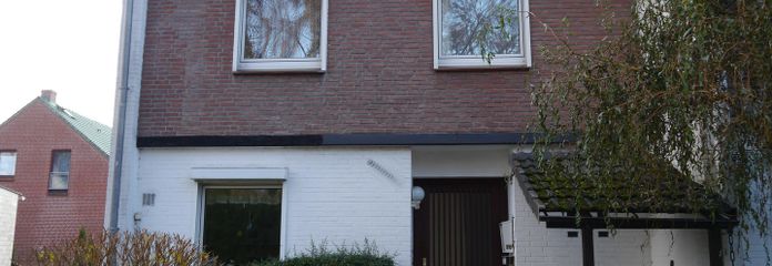 Eingangsseite mit Unterstand