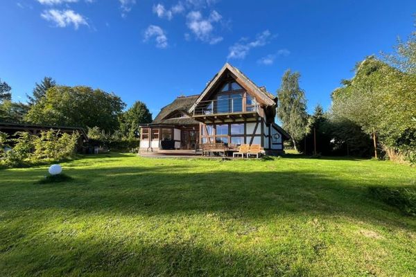 Niedrigenergie 28,77 Kwh, Reet Fachwerk + Ferienhaus am Jasmunder Bodden auf der Insel Rügen