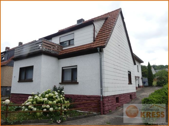 Kleines 1-Familienwohnhaus mit Nebengebäude u. Doppelgarage, großer Garten in Schlüchtern-Niederzell – फोटो 1