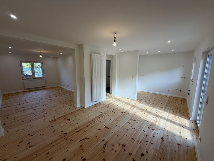 Wohnzimmer, Esszimmer & Küche