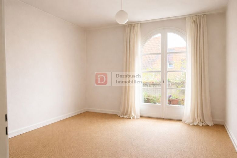 Top!! Stilvolles Architektenhaus im Bauhausstil – Schlafzimmer mit Balkon