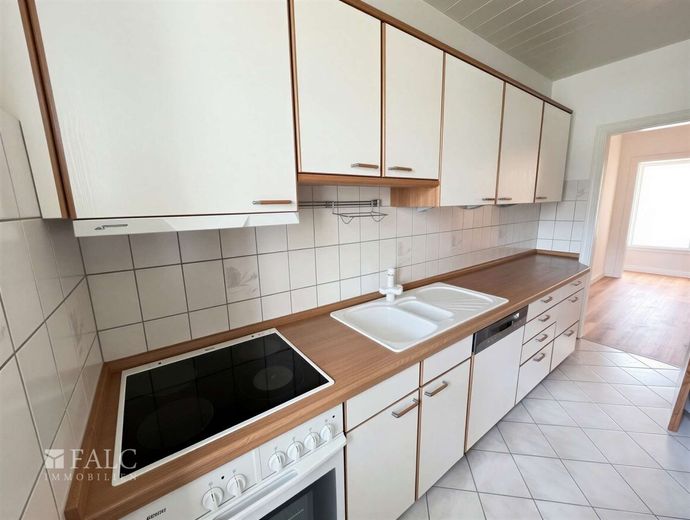 Gepflegte 4-Zimmer-Wohnung mit Balkon und Masterbad in Rüttenscheid – Küche