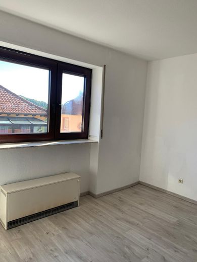 Beautiful 2-room apartment with loggia in Abtsteinach – 64 m² – available from 01.12.2026 – Wohnzimmer 4