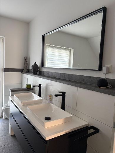 Well-maintained wooden house  200m², 8 rooms, 4 bathrooms and particularly energy-efficient building services – Photo 38