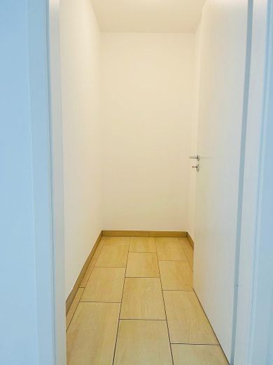 Representative commercial unit (retail, office, practice) in a prime location in Munich-Hadern – Abstellraum
