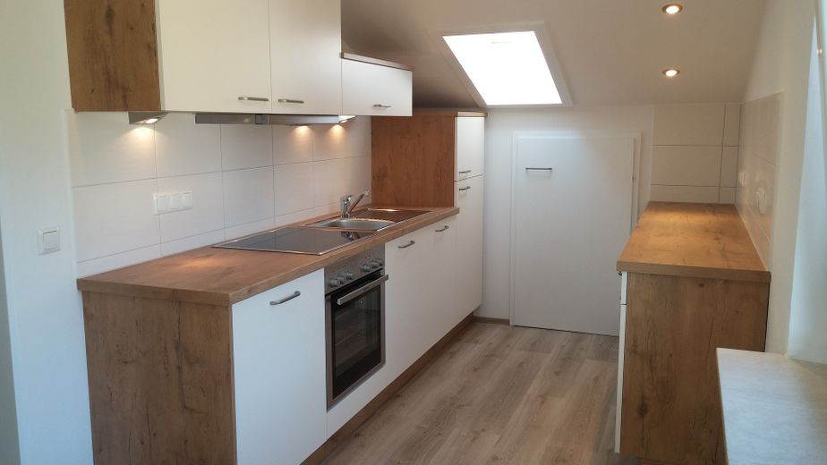 Zur Kapitalanlage! Inzell - zentrale, helle 1-Zimmer-Dachgeschoßwohnung - provisionsfrei! – Küche