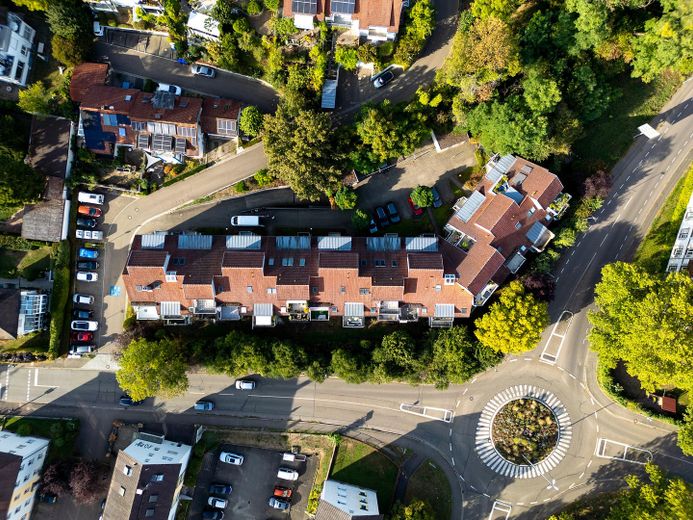Bezugsfertige 2-Zimmerwohnung inkl. Tiefgaragen Stellplatz – Blick von oben