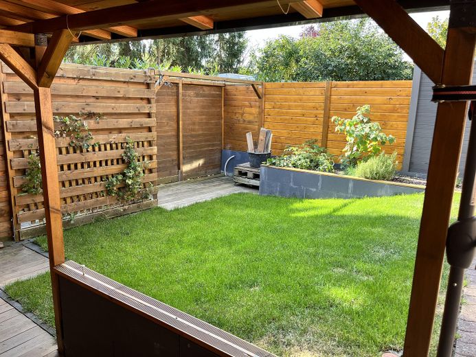 PROVISIONSFREI: Stillvolle 2-Zimmer-Erdgeschosswohnung mit Südterrasse und eigenem Garten – Garten