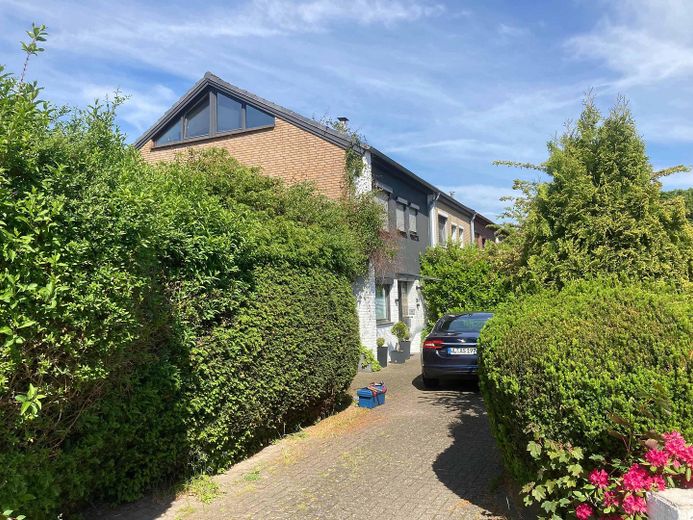 Gepflegtes Reihenendhaus mit Garten in Bremen-Huchting – Einfahrt