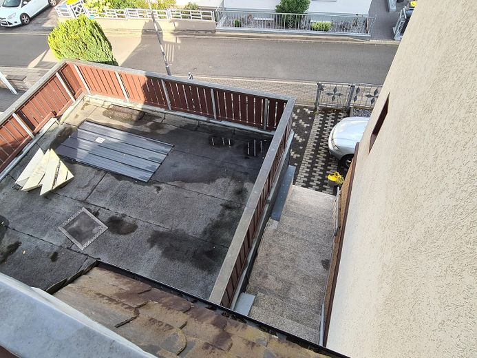Attractive semi-detached house with two residential units and a large garden – Garage + Stellplatz