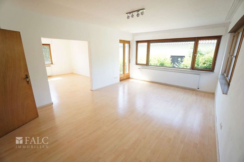 Familienhaus in ansprechender Lage (UKS) zu verkaufen! – Wohnzimmer EG