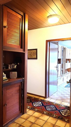 Casa prefabbricata ben tenuta in posizione tranquilla: la vostra casa ricca di fascino – Flur EG