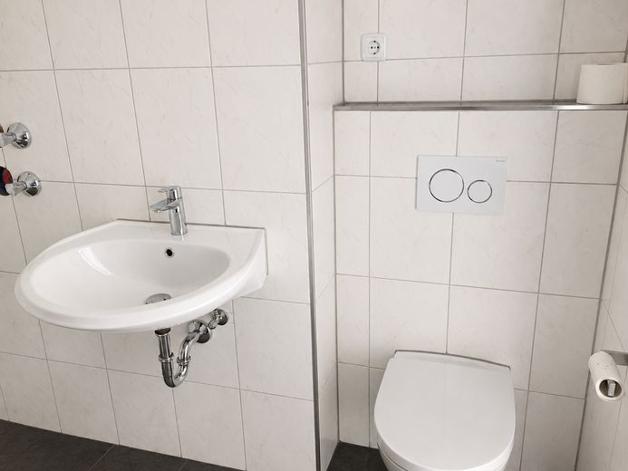 Appartamento con 1 camera, loggia e garage – senza provvigione – Badezimmer_2