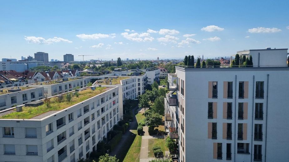 Helle 2-Zi-Wohnung über den Dächern von München – Foto 1