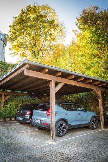 Großes Carport