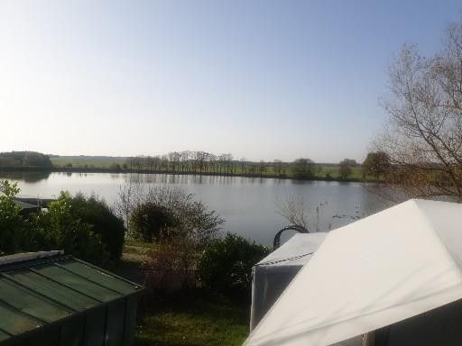 Blick auf den Badesee