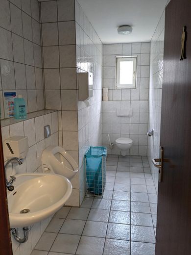 Büro/ Praxisetage in bester Lage in Wolfenbüttel mit Parkplätzen – Herren WC