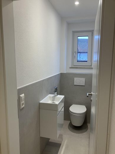 Zweitbezug nach Kernsanierung. Moderne & zentral gelegene 6-Zimmer Wohnung mit EBK – Gäste WC
