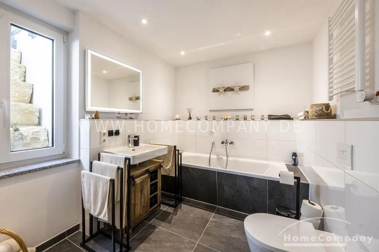 Moderne 3-Zimmer-Duplexwohnung mit Terrasse und Garten – 26c46749ccc66c41f321ec188a1b54a1d62b132f.jpg