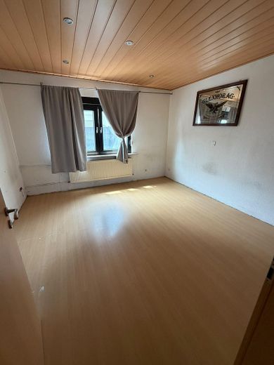 Zweifamilienhaus mit ca. 200 m² und 9 Zimmern in Erlensee – nur als gesamtes Haus zu vermieten – Foto 1