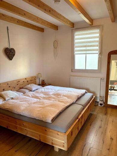 Stilvolles Landhaus mit vielseitig nutzbarer Werkstatt – Schlafzimmer 1